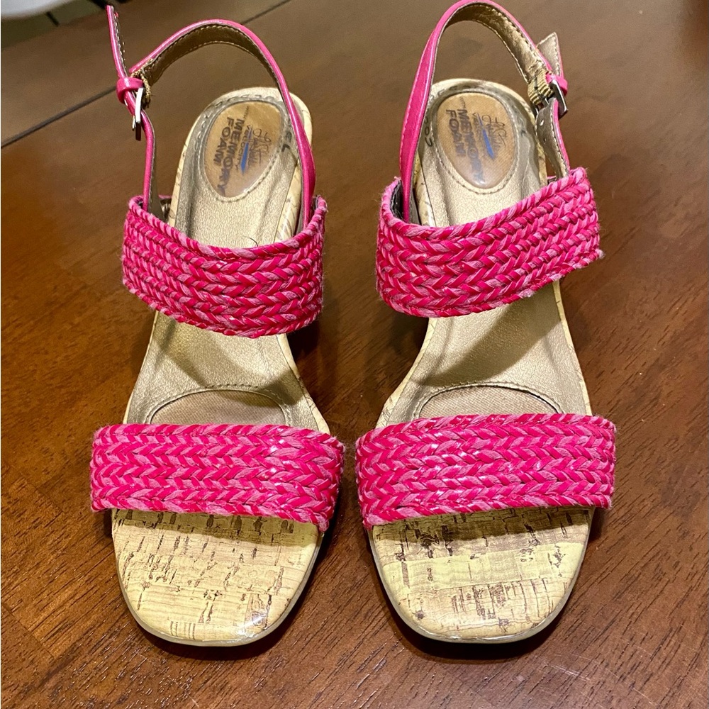 Life Stride Velocity with Memory Foam & Cork Sandals Size 6.5